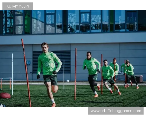 德甲球队高位逼抢战术流行,对球员体能要求提高 德甲球队高位逼抢战术流行,对球员体能要求提高